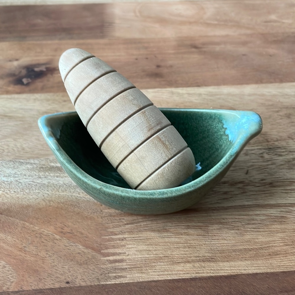 Decorative bowl with grinder set